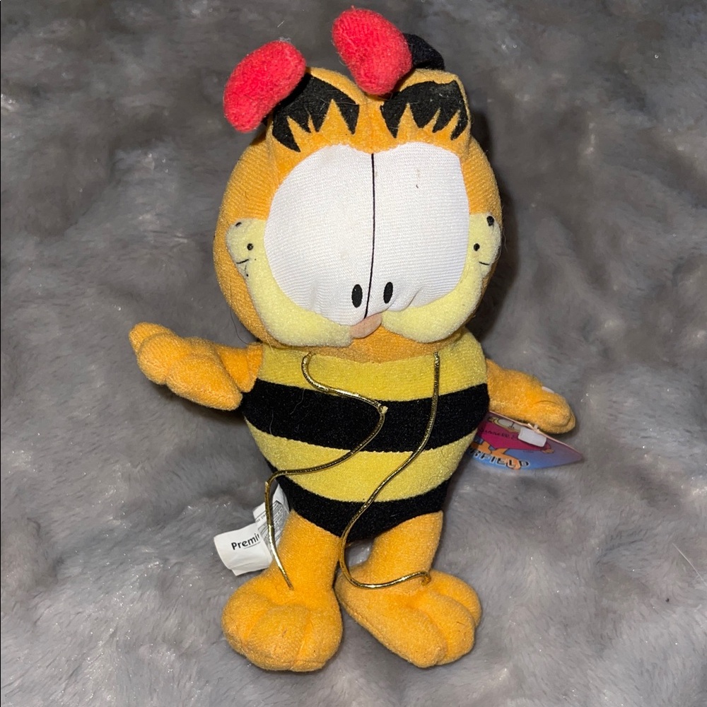 Vintage Garfield Cat Plush Bumble Bee Stuffed Animal Russell Stover Valentine 8”